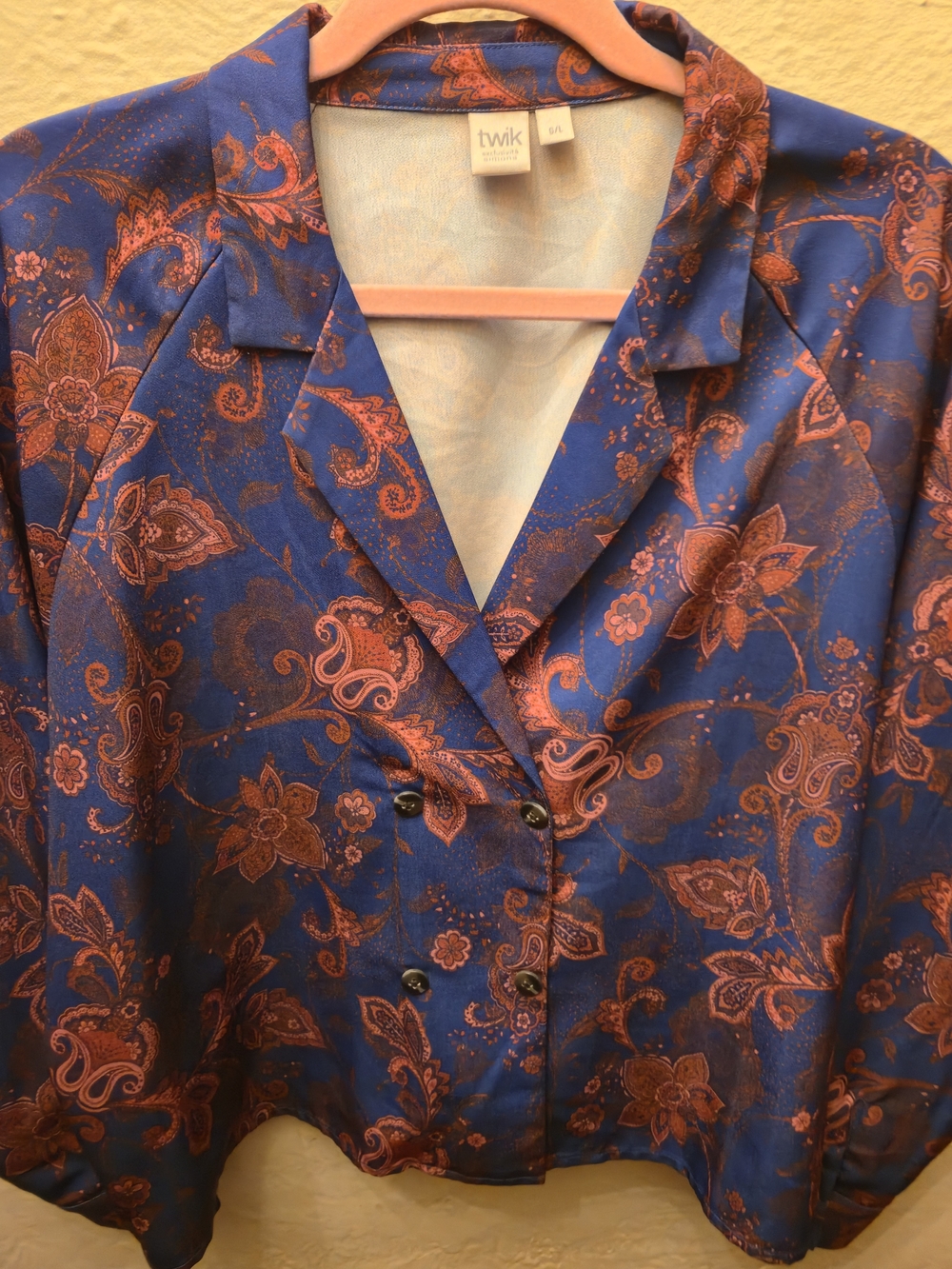 🔥3/15$Twik Simons Blue Paisley Satin Button Up Blouse Size L Retro Floral Shirt - Picture 8 of 9